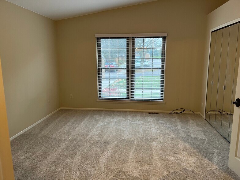 Building Photo - 39930 Crosswinds Rd