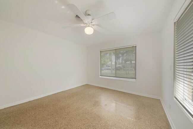 Building Photo - 2022 Collier Ave