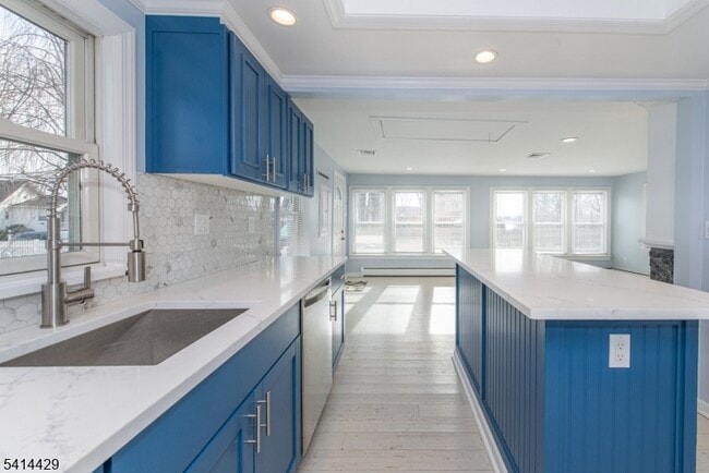 Building Photo - 315 Lake Shore Dr