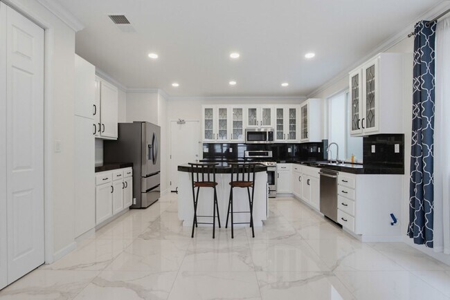 Building Photo - 3239 Canyon View Dr
