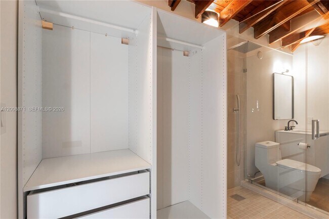 Building Photo - 3021 Coconut Grove Dr