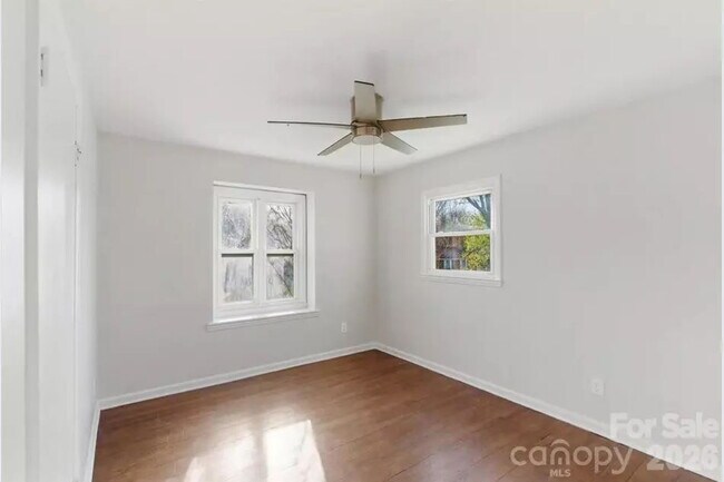 Building Photo - "Discover Comfort and Space in Charlotte: 4-Bed, 3-Bath Gem on Red Carriage Lane!"