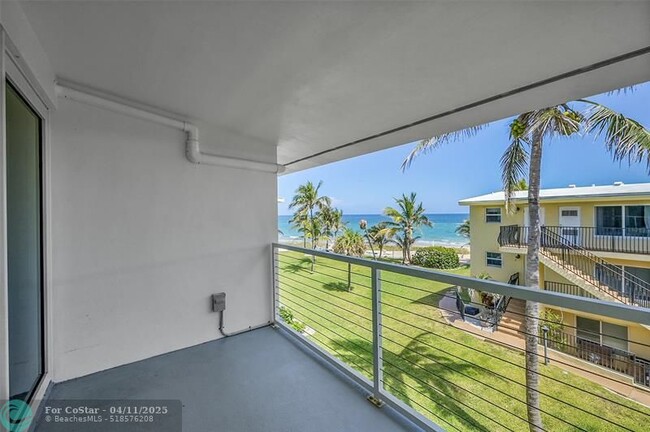 Building Photo - 1041 Hillsboro Mile