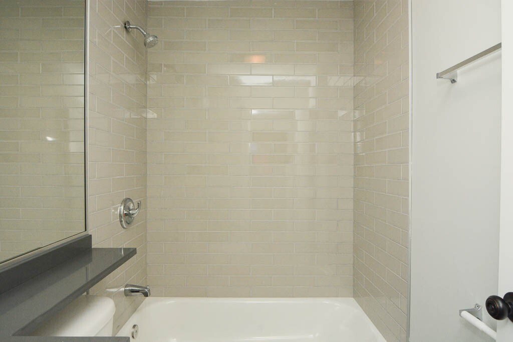 Building Photo - 535 W Surf St