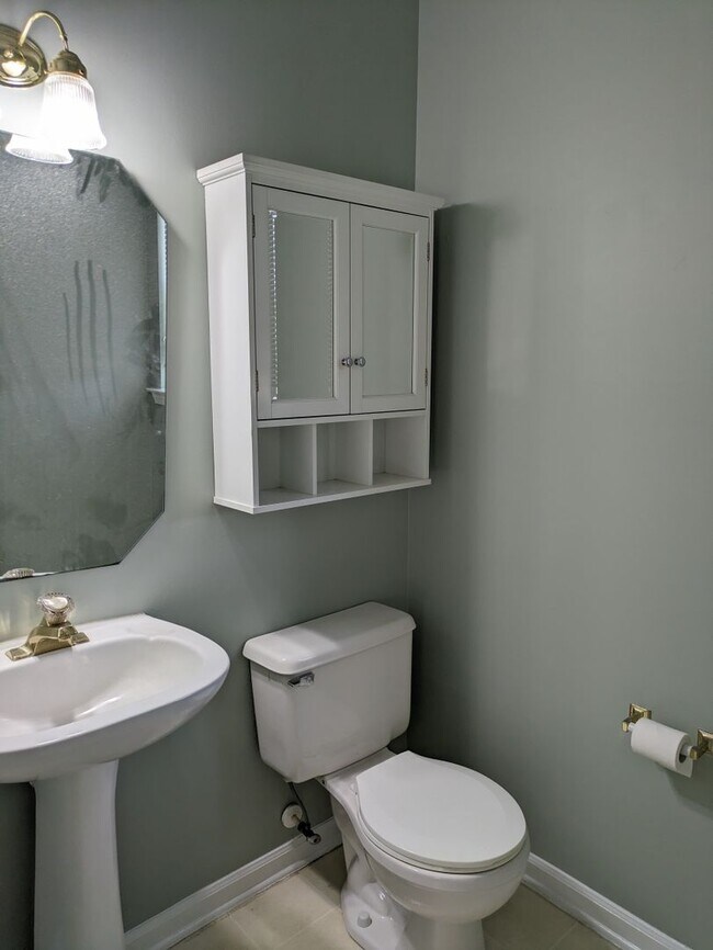 Building Photo - 4 Bedroom Home in Winslow Bay!