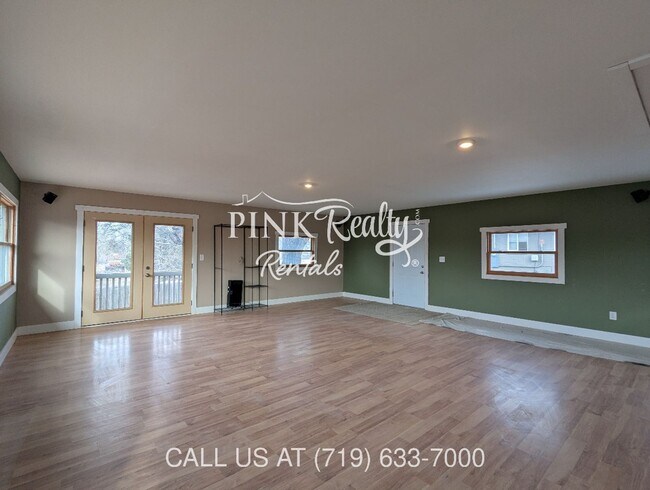 Building Photo - 2545 Lelaray St