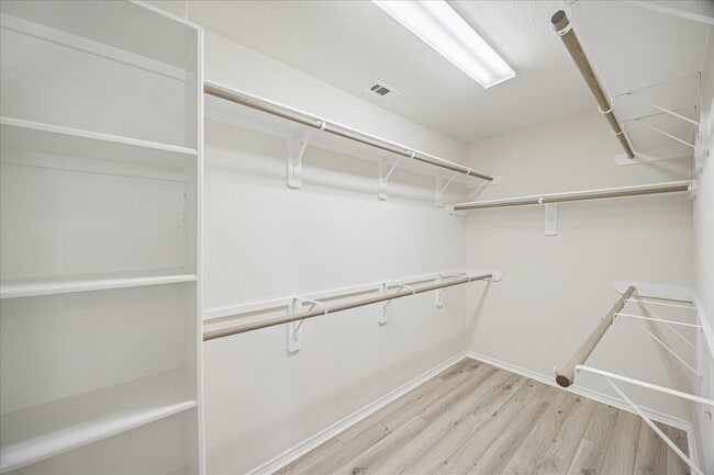 Building Photo - 4017 Delta Rose St