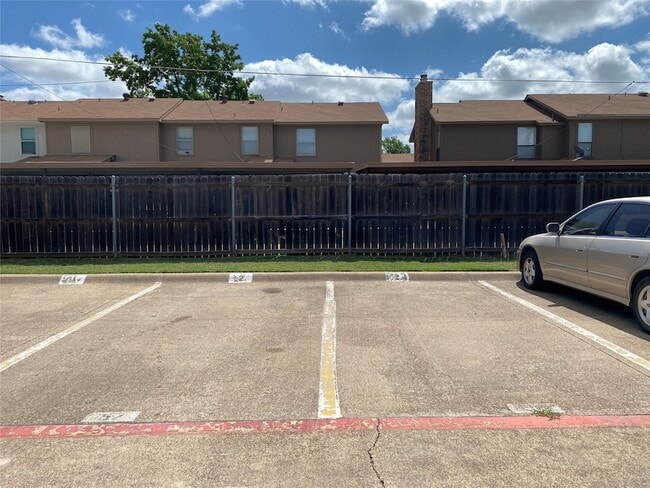 Building Photo - 500 Norwood Pl