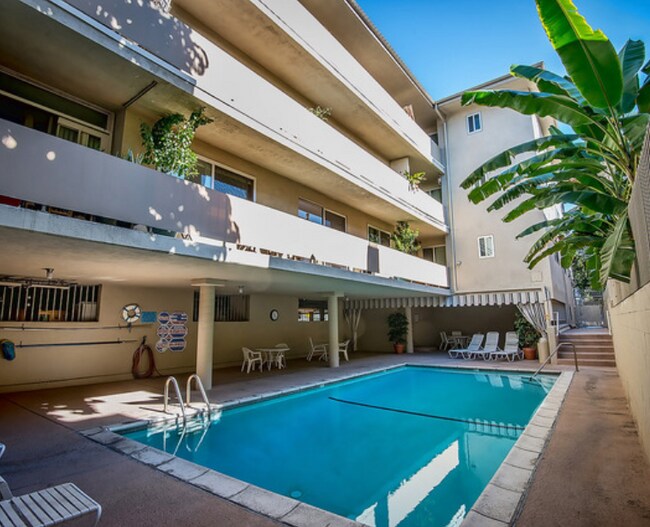 Pool - 525 N Sycamore Ave