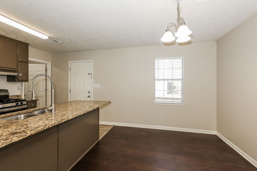 Building Photo - 505 Horseshoe Cir