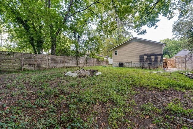 Building Photo - 1609 Roanoke Ave