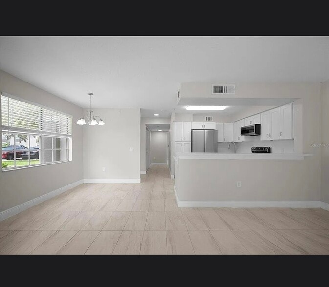 Building Photo - 13929 Fairway Island Dr