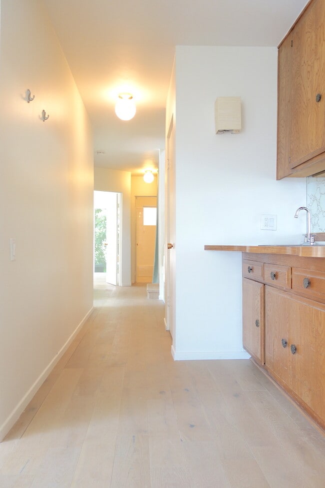 Building Photo - 702 Cavanagh Rd