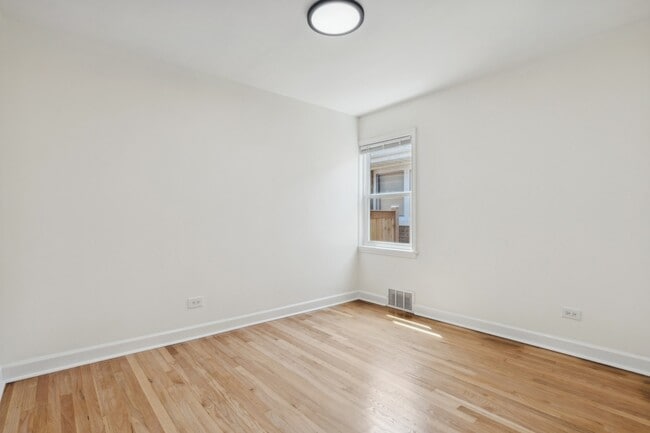 Building Photo - 4725 Thatcher Ave