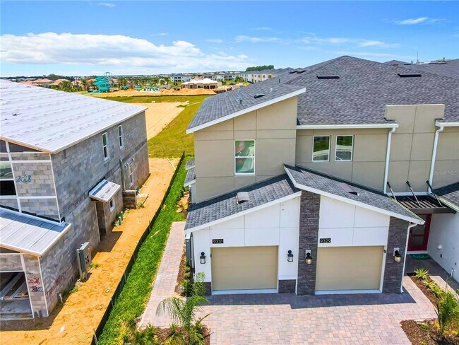 Building Photo - 9331 Sommerset Hills Dr