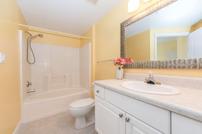 Building Photo - 5080 Fairways Cir