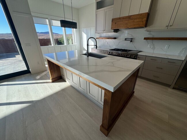 Building Photo - Home in Anasazi Vista neighborhood.