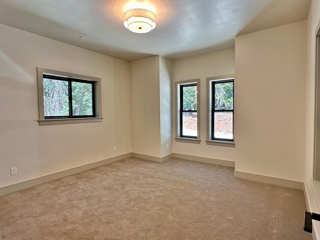 Building Photo - 10416 Harmony Ridge Rd