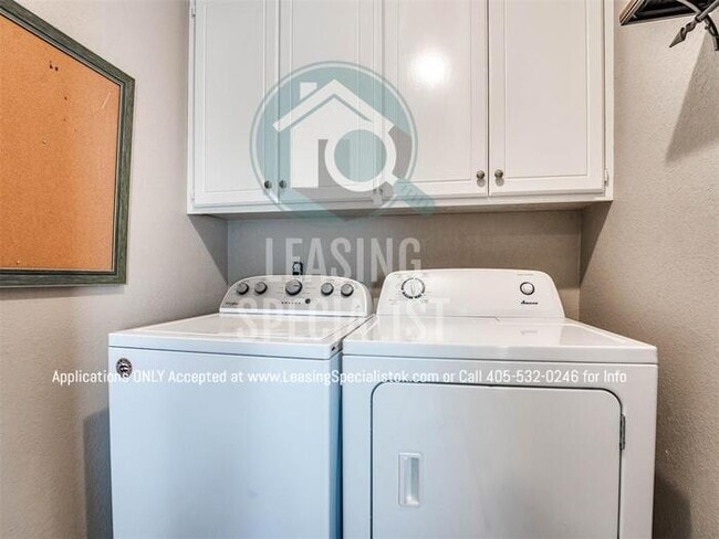 Building Photo - Stunning West Norman 3 Bed 2 Bath Townhome!