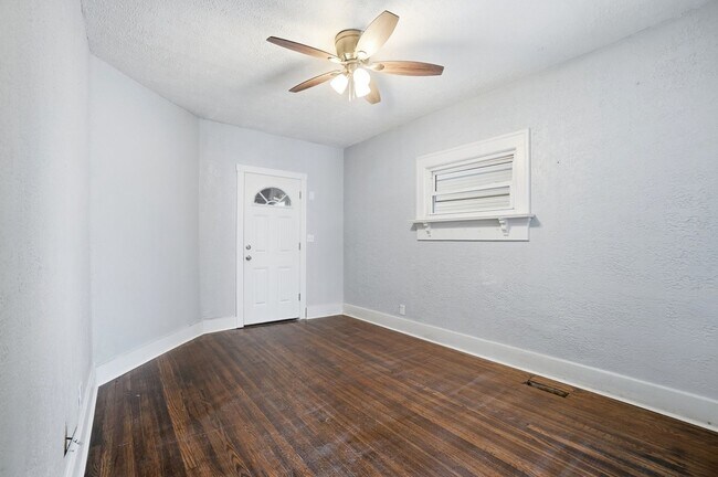 Building Photo - 44 5 Oaks Ave