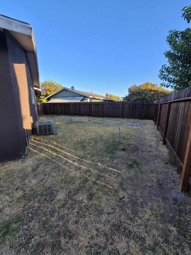 Building Photo - 1424 Kent Way