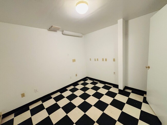 Building Photo - 435 Wakeman Ct NE