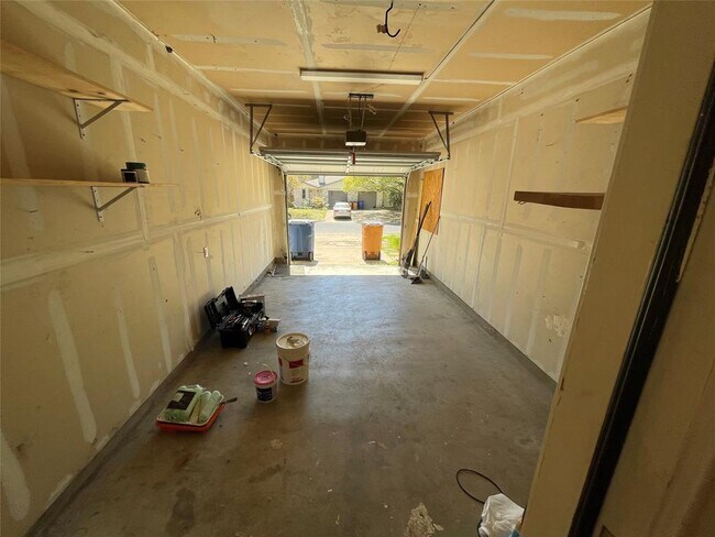 Building Photo - 8010 Willet Trail