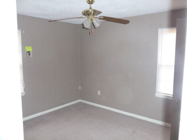 Building Photo - 4303 NW Ridgecrest Dr
