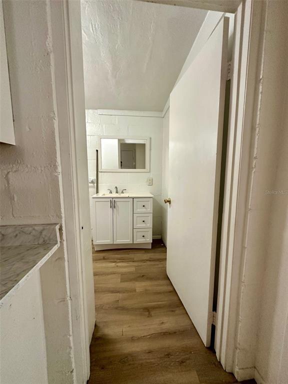 Building Photo - 647 NE Waldo Rd