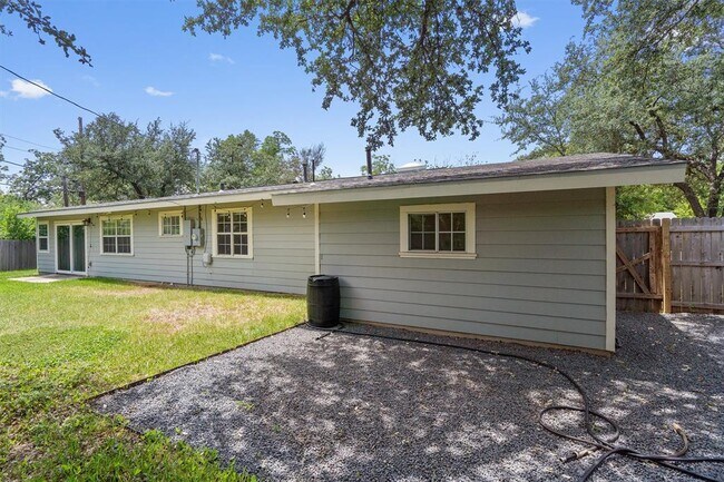 Building Photo - 7707 Robalo Rd