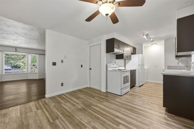 Building Photo - 6624 Littlerock Rd SW