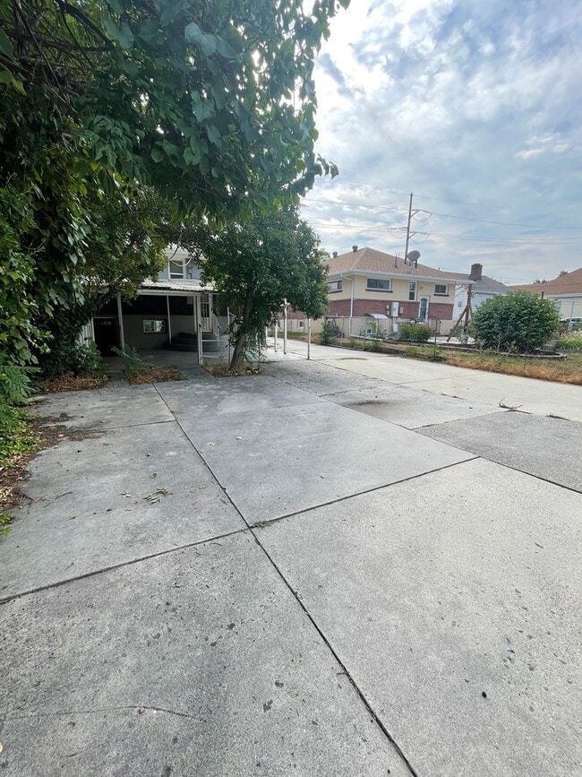 Building Photo - Beautiful 4-Bedroom House