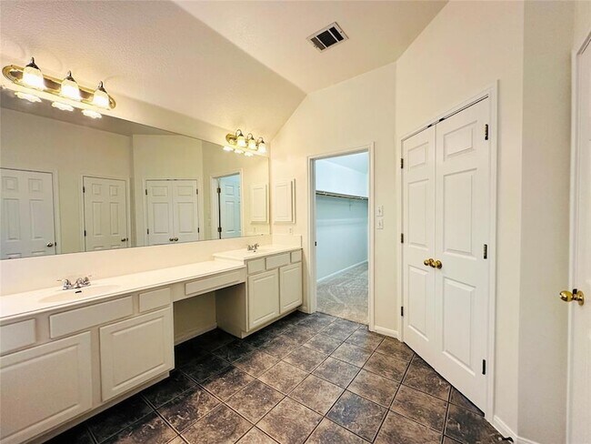 Building Photo - 13413 Creole Cove