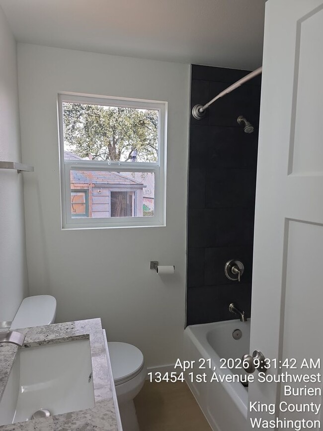 Building Photo - Burien Newly remodeled home - 3 bedrooms 2 bathrooms - A must see - available NOW