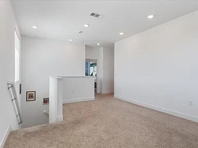 Building Photo - Beautifully maintained home located in a quiet, desirable Pittsburg neighborhood.