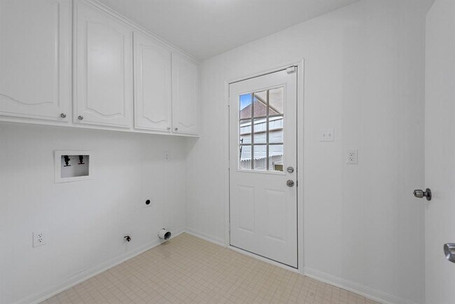 Building Photo - 9718 Truscon Dr