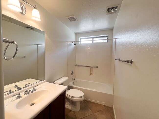 Building Photo - 4 Bed + Office | 3 Bath | 3-Car Garage | E...