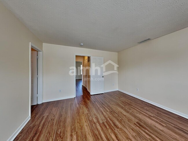 Building Photo - 1236 Saticoy Ct