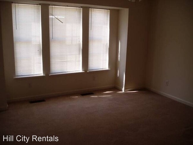 Building Photo - 2315 Yorktown Ave