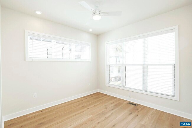 Building Photo - 919 Belmont Ave