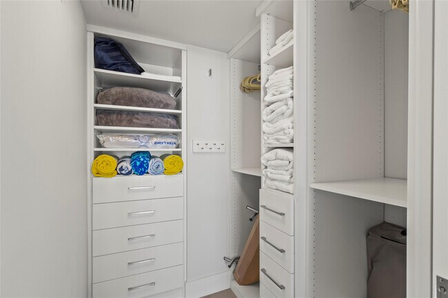 Building Photo - 800 SE 20th Ave