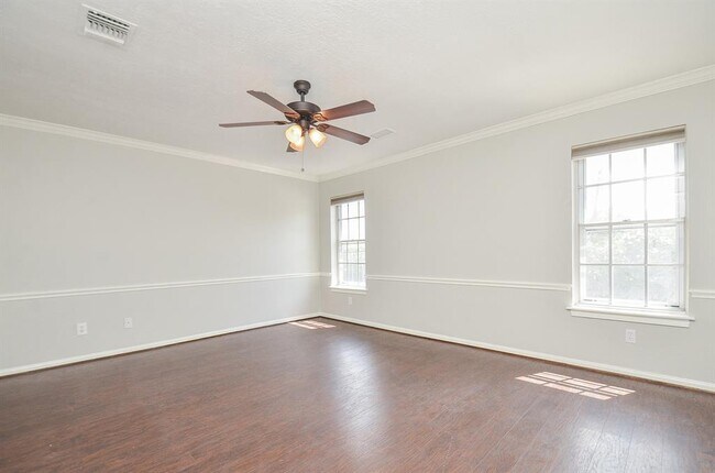 Building Photo - 940 Wycliffe Dr