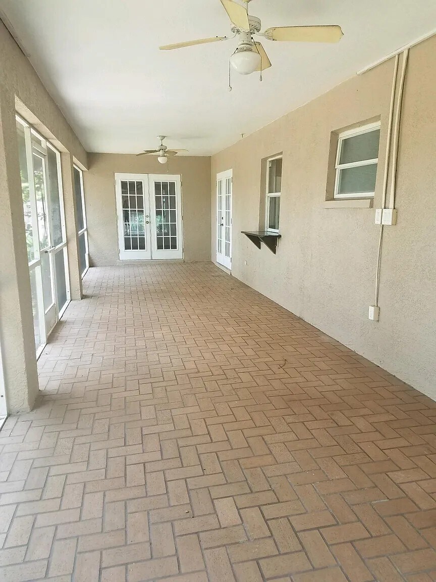 Building Photo - 9260 Sedgefield Rd