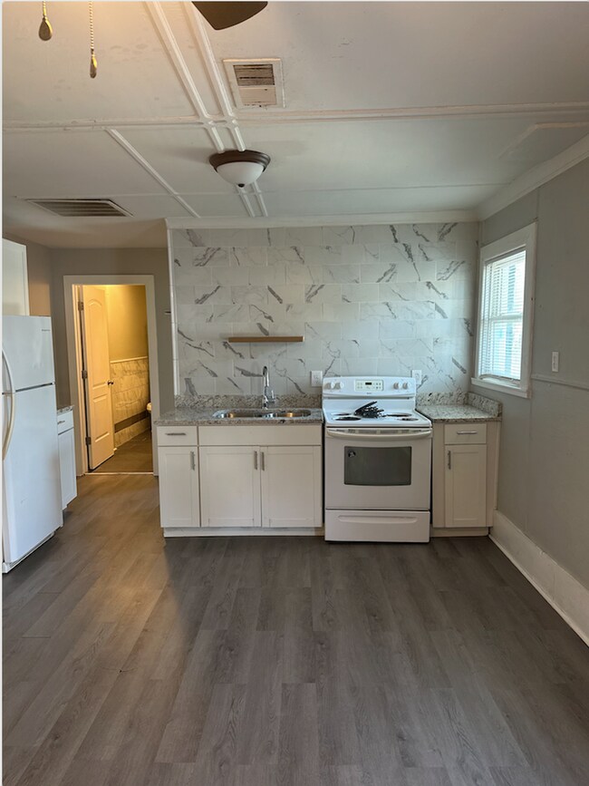Building Photo - 18 Calloway St