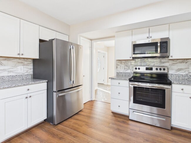 Building Photo - 12024 Lockett Ridge Ave