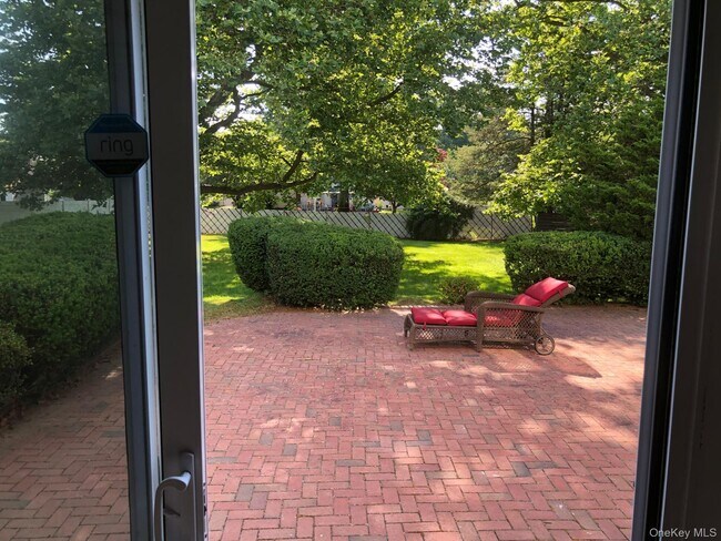 Building Photo - 8 Stonehenge Ln