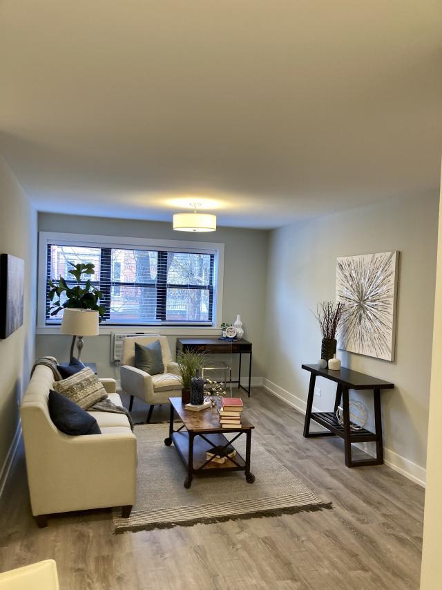 Building Photo - 1 bedroom in Chicago IL 60657