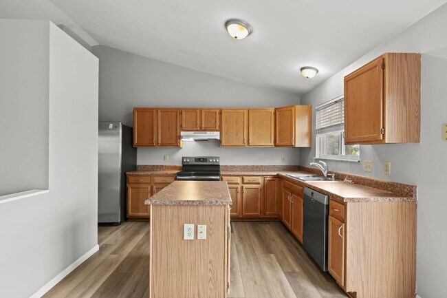 Building Photo - 679 Dundee Ct