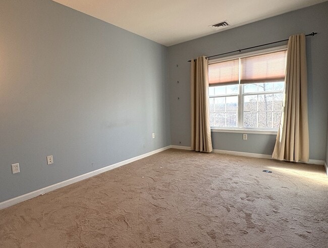 Building Photo - Spacious and Stylish 2 bedroom, 2 bath condo is desirable Coachman's Ridge complex