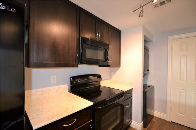 Building Photo - 2626 North Blvd